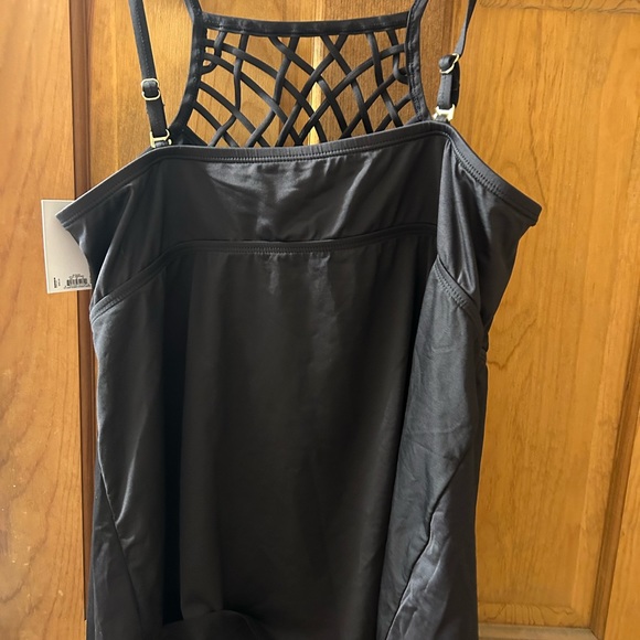 Women’s swimsuit top - Picture 3 of 3